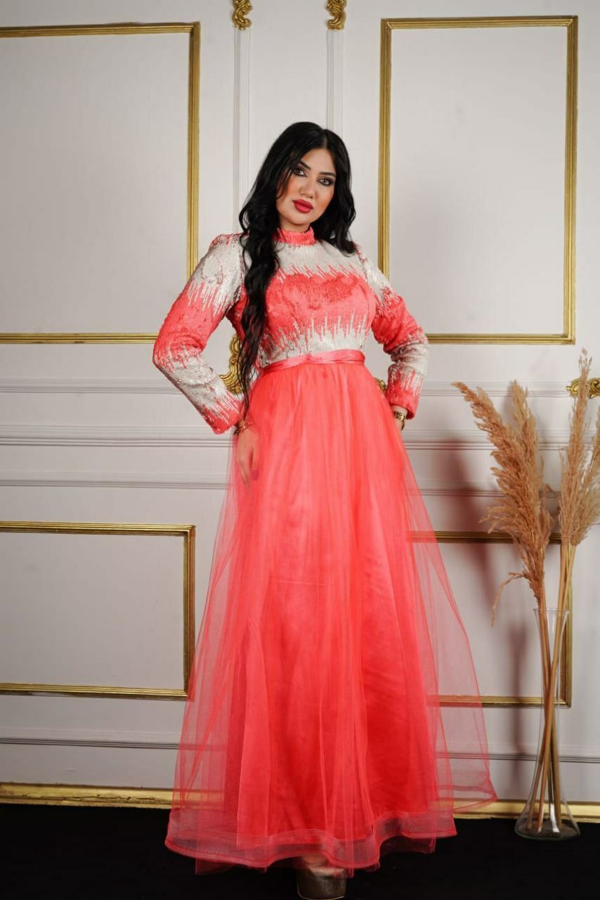 Coralie – Abendkleid mit korallenroten Pailletten