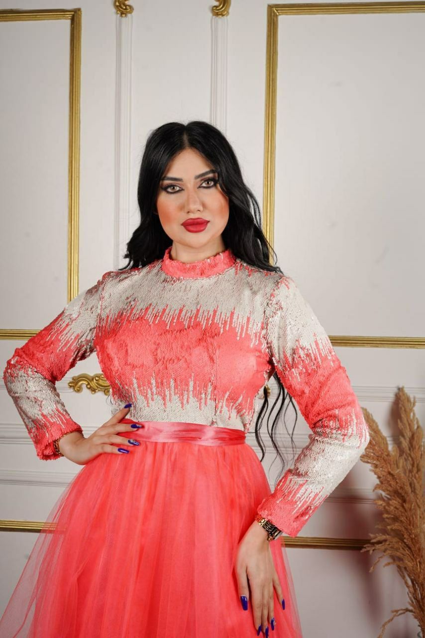 Coralie – Abendkleid mit korallenroten Pailletten