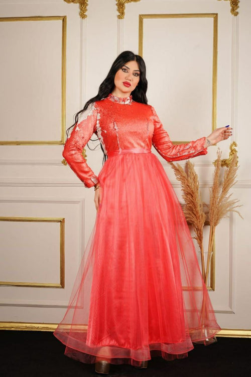 Abendkleid in Korallenrot mit Pailletten und Tüllrock