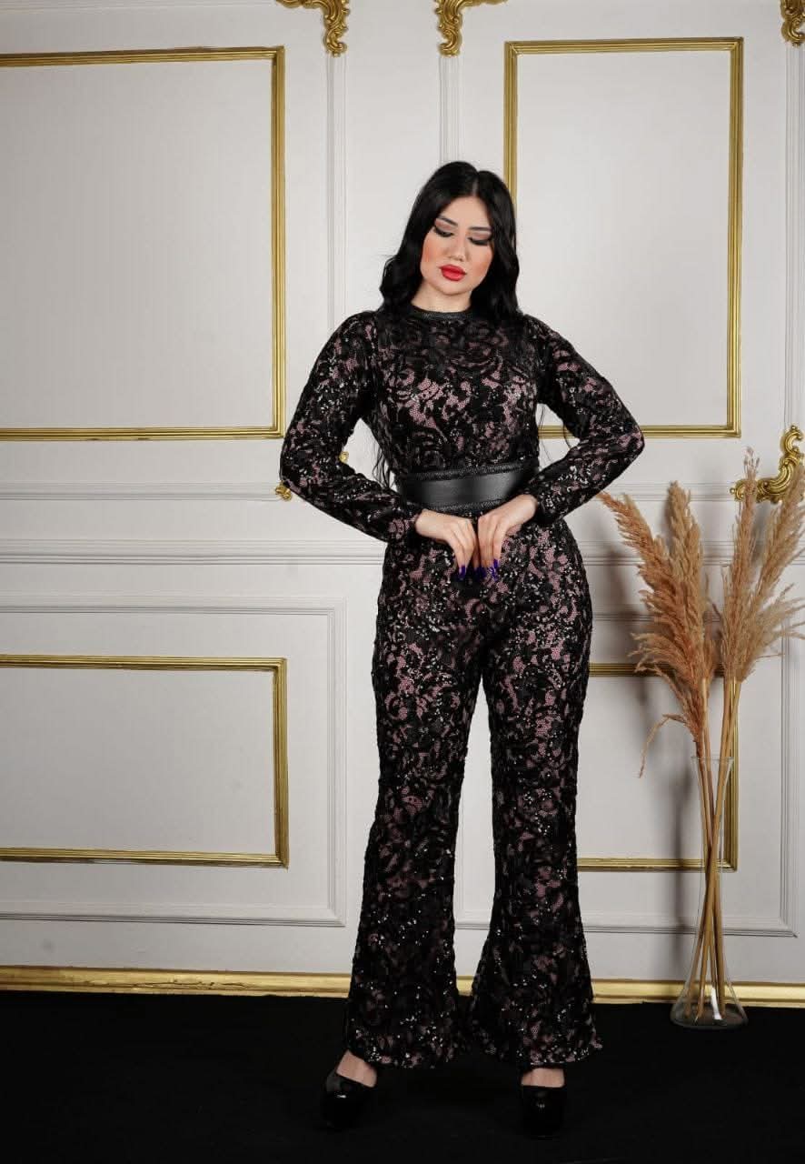 Noir – Jumpsuit aus schwarzer Spitze