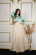 Abendkleid in Mintgrün mit Pailletten und champagnerfarbenem Tüllrock