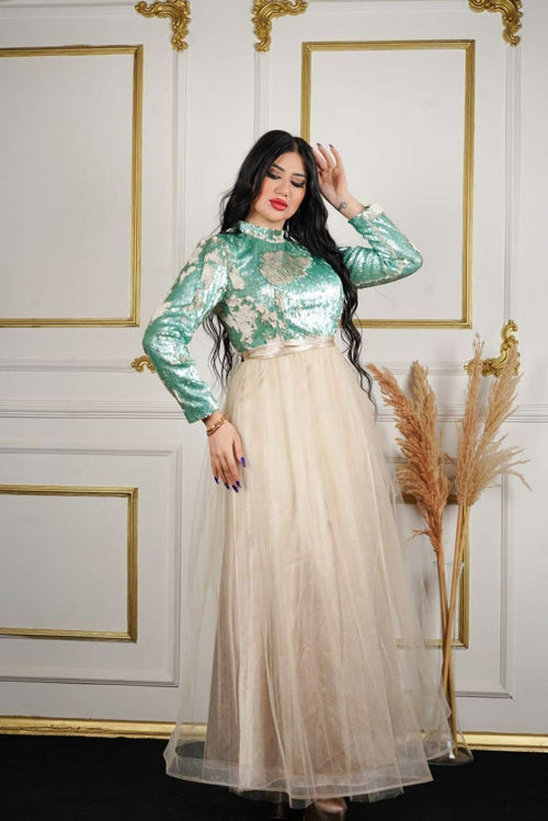 Abendkleid in Mintgrün mit Pailletten und champagnerfarbenem Tüllrock